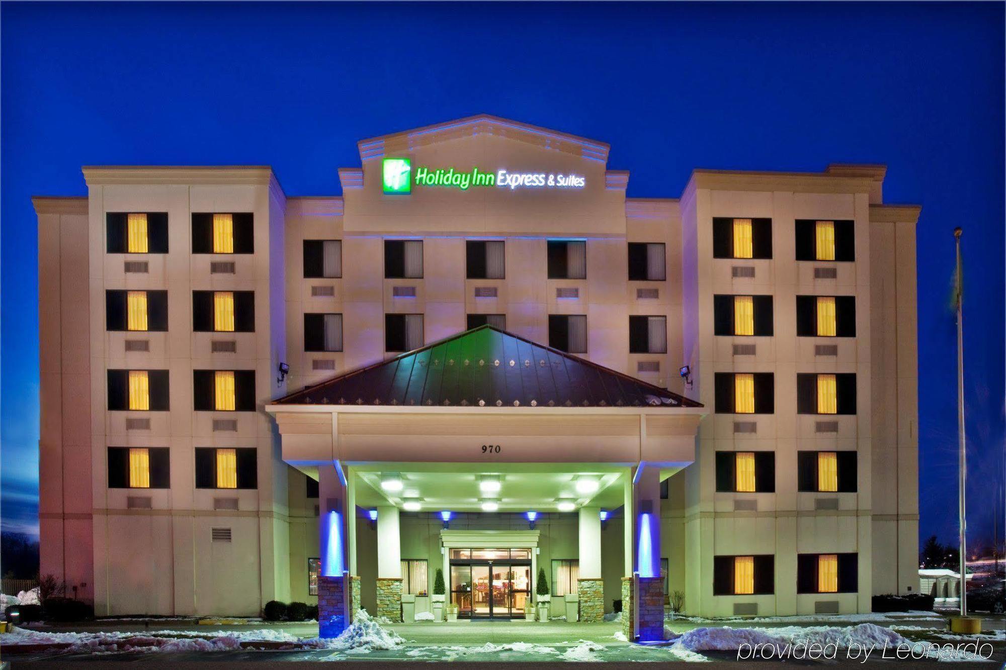 Holiday Inn Express Hotel & Suites Coralville, An Ihg Hotel Exterior photo